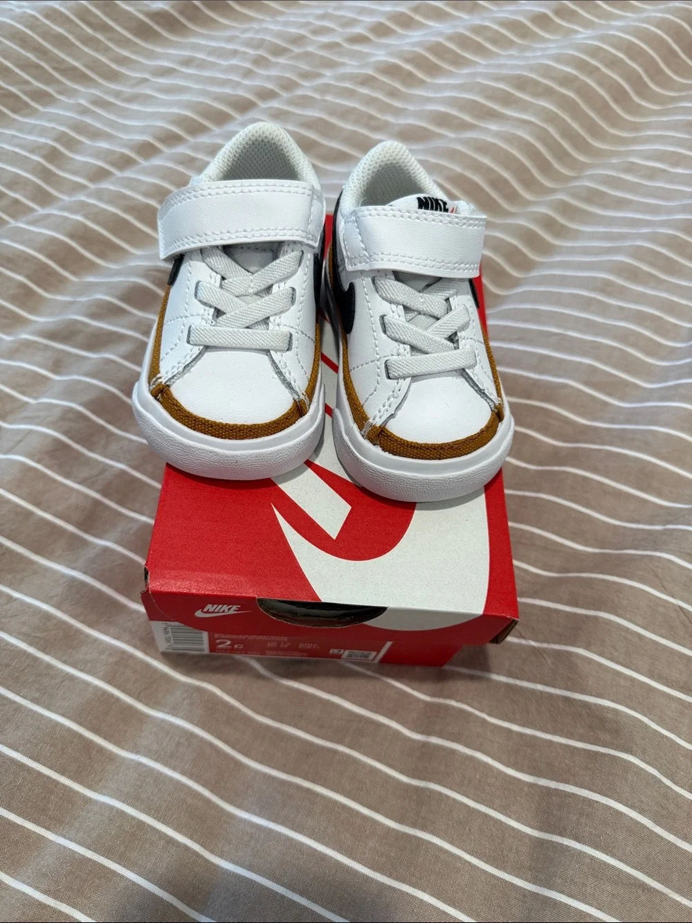Nike White Kids Sneakers with Brown Accents
